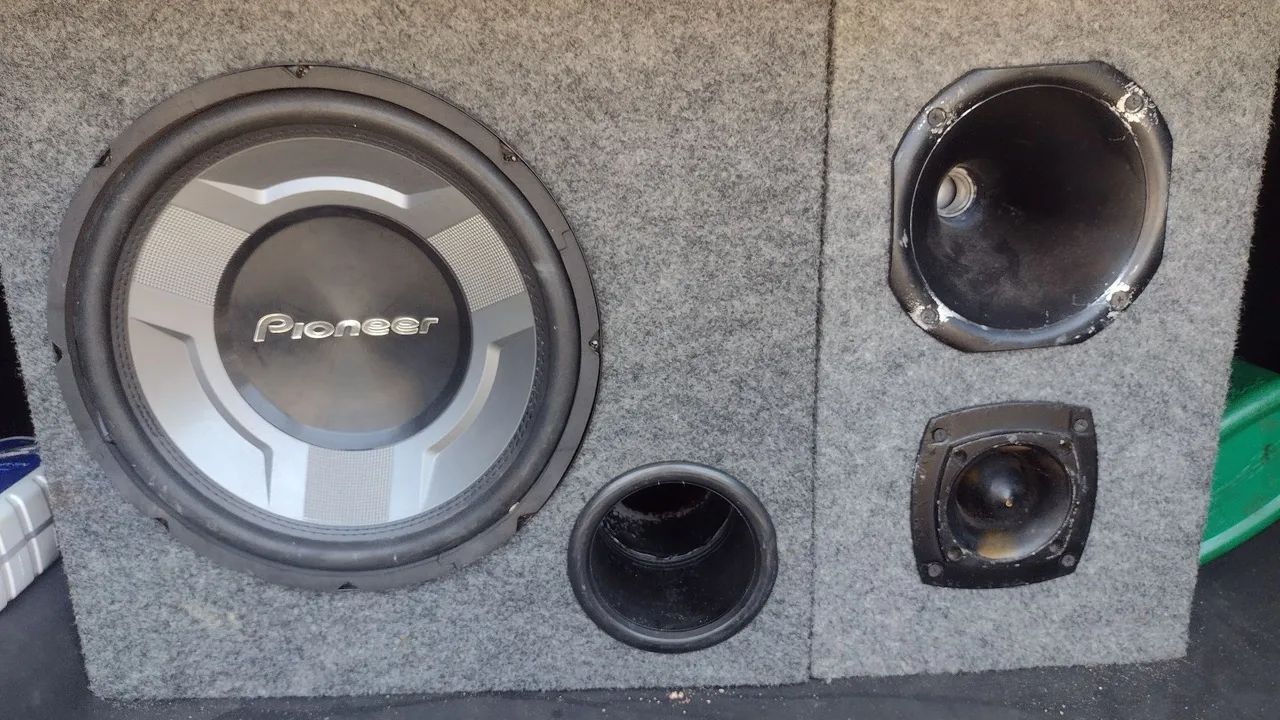 Caixa trio com auto falante 12" Pioneer e módulo JBL 