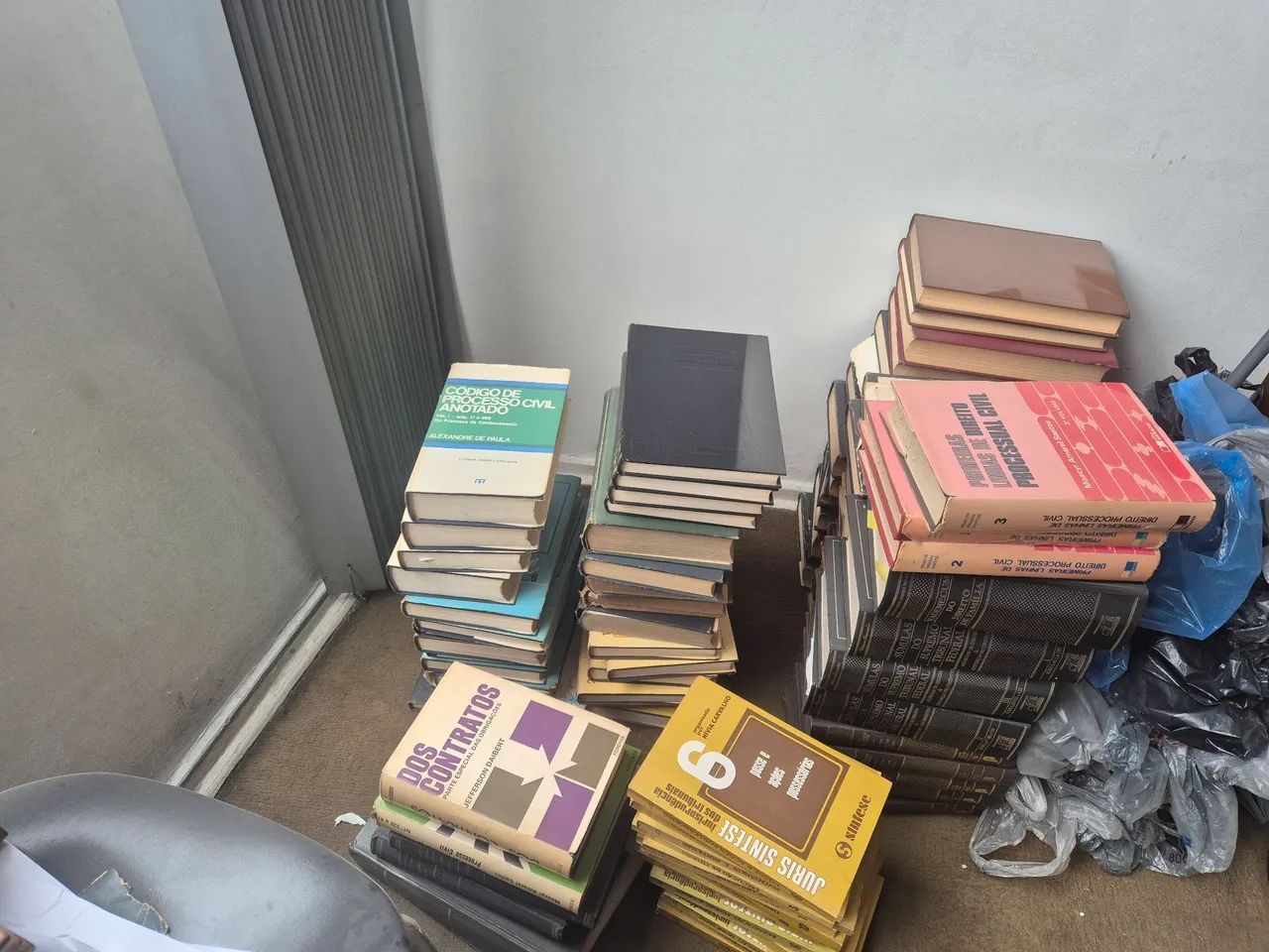 Livros e Códigos de Direito  - Foto 4