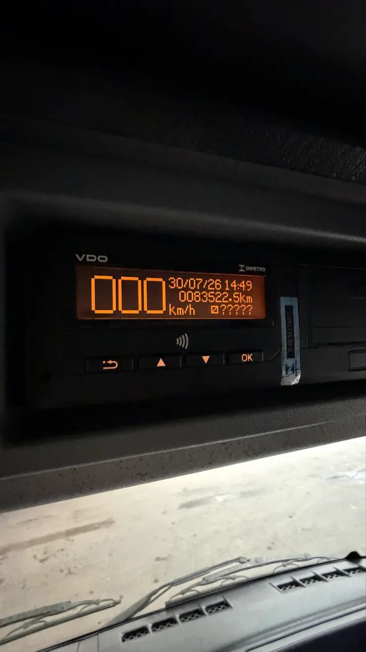 Accelo 1017 ano 2025 com 83.000km com Ar Cond  - Foto 3