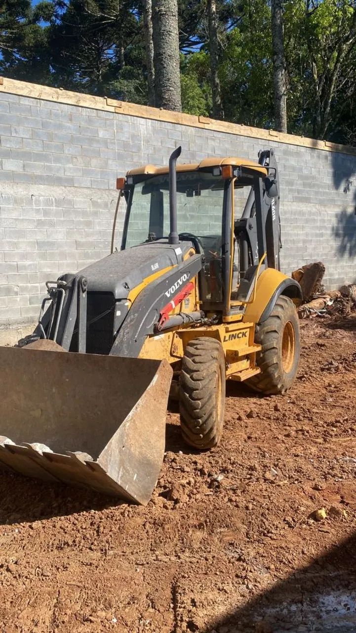 Vende-se Retroescavadeira 4x4 - 4.900h de uso - Foto 5