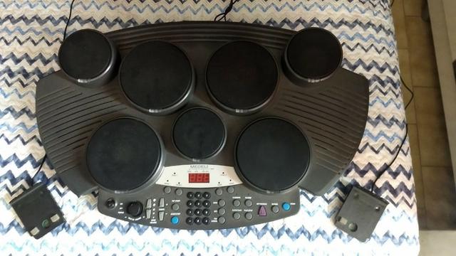 Bateria eletrônica Medeli DD 306 em ótimo estado (pedais com defeito)