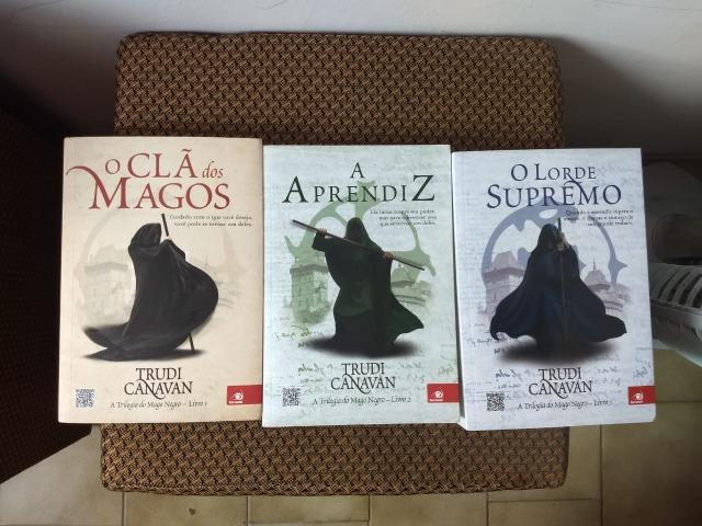 Trilogia do Mago Negro em ótimo estado