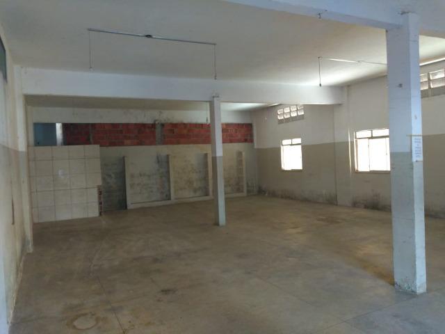 Loja no Centro de Simões Filho com 390m² - R100