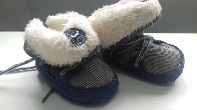 Botinha menina azul jeans forrada - Foto 2