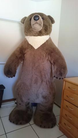 Urso de pelucia gigante 2,30x 1.10 de altura.