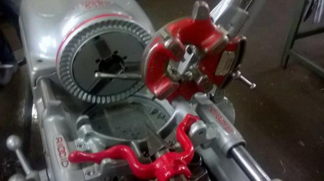 Rosqueadeira Elétrica Mod. 535-T Marca Ridgid, seminova - Foto 4