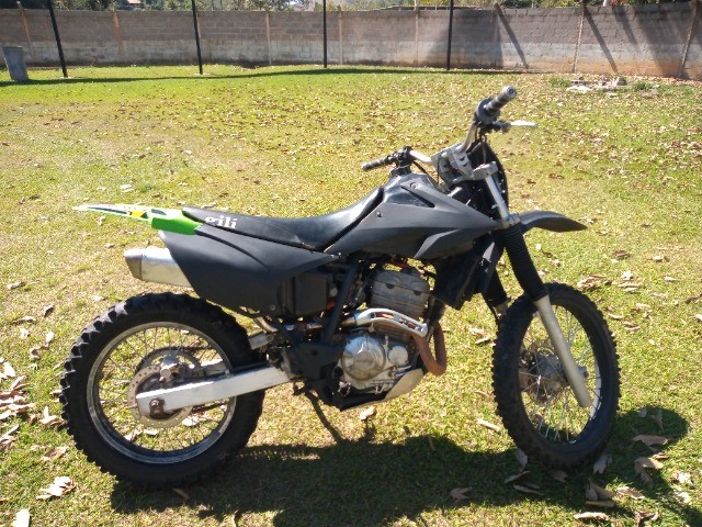 MOTO DE TRILHA