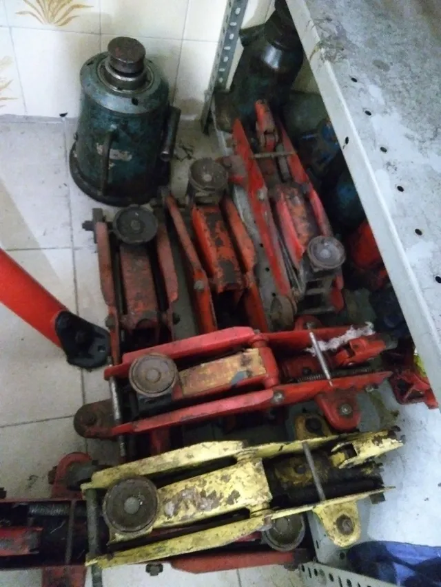 Lote de macacos hidráulicos diversos