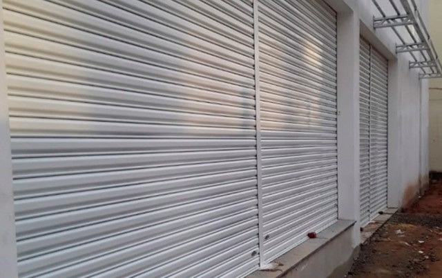 Portas de aço  de enrolar  manual ou automática reparação e fabricação - Foto 3