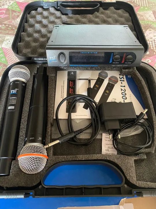 2 Microfone na caixa usado 3 vezes R$ 1200,00