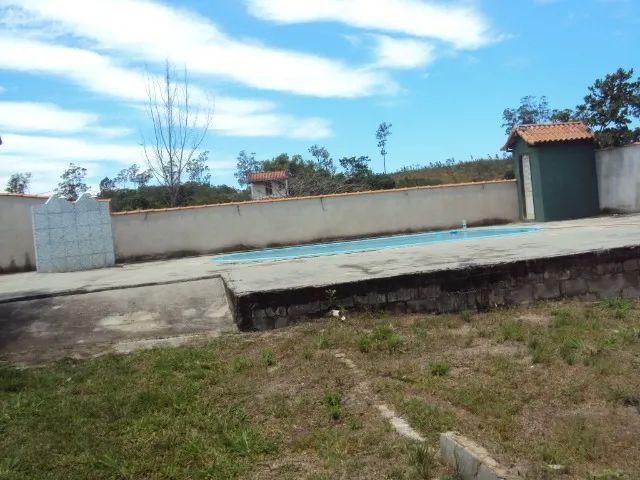 alugo casa com um quarto direito uso da piscina - Foto 3