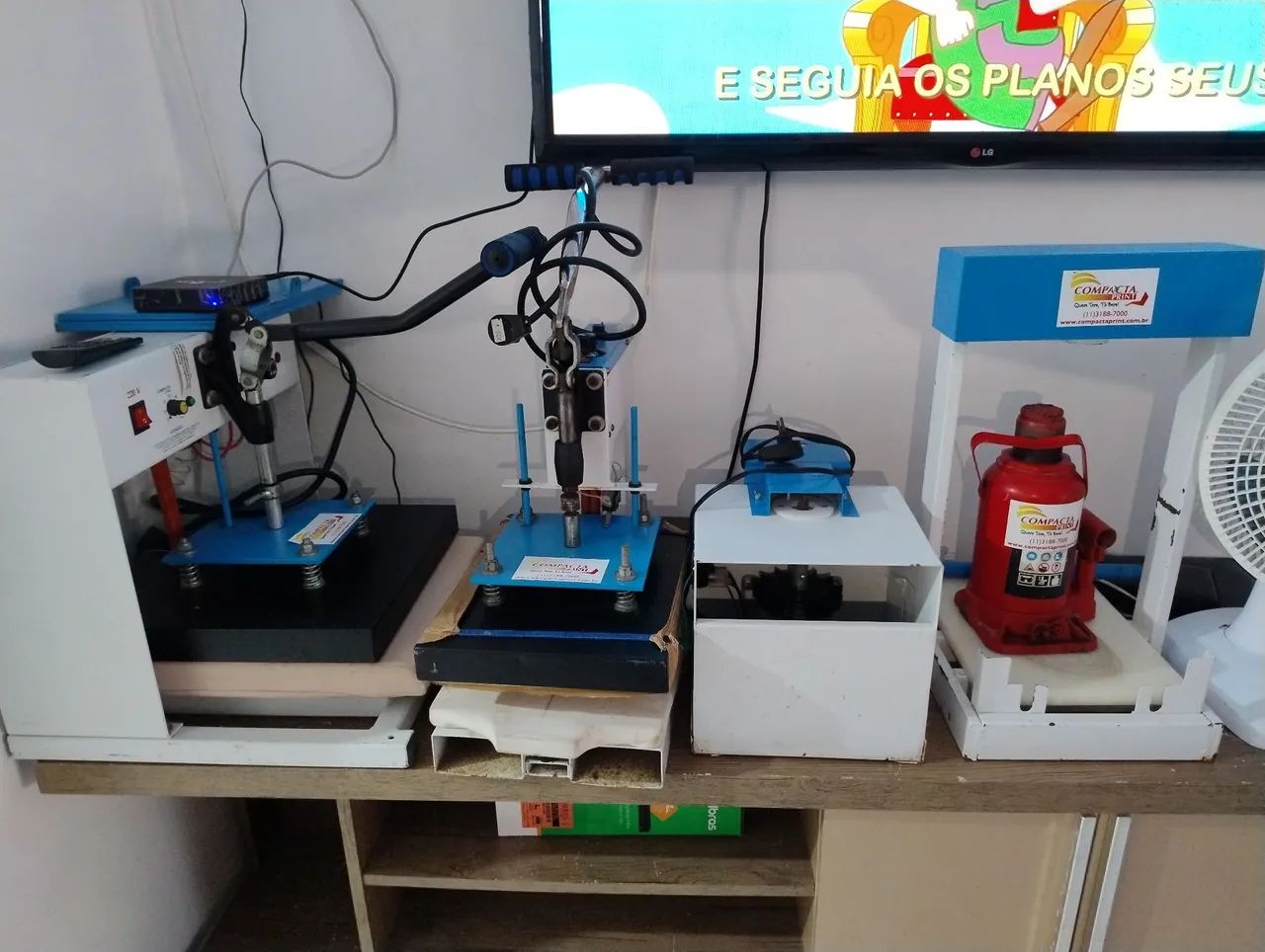 Máquina de fazer sandálias semi nova 