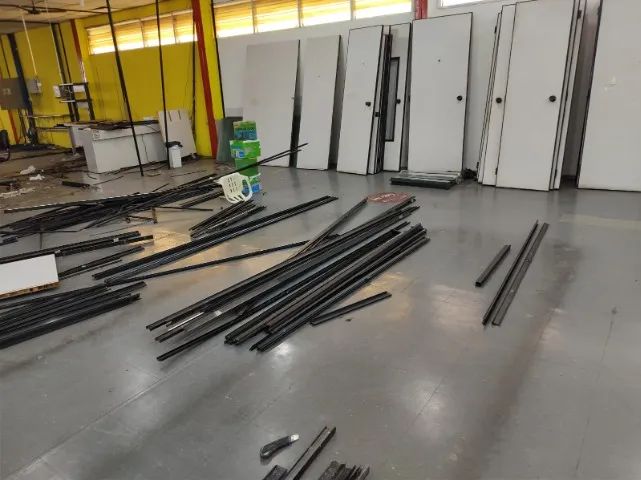 Divisórias Usadas - Vende - Instala - Compra - Loca. - Foto 2