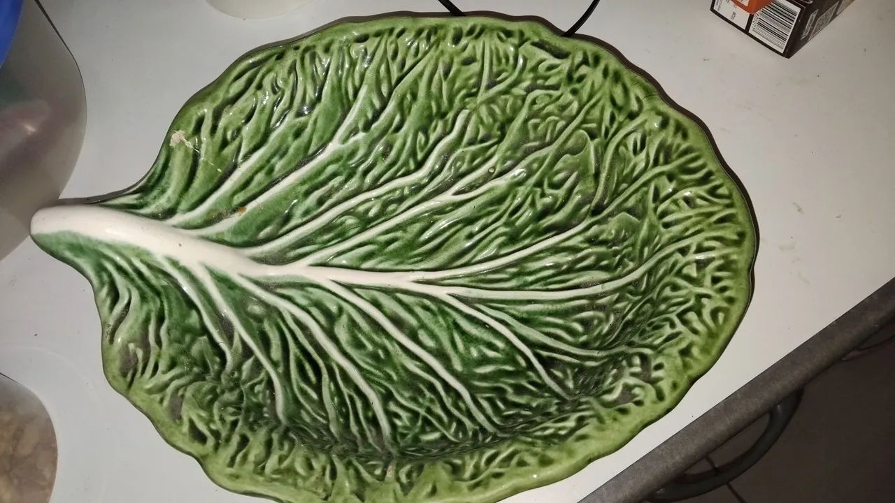 Bowl de cerâmica em formato de couve