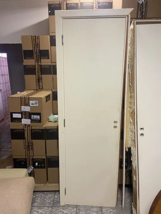 Porta branca de madeira - seminovo