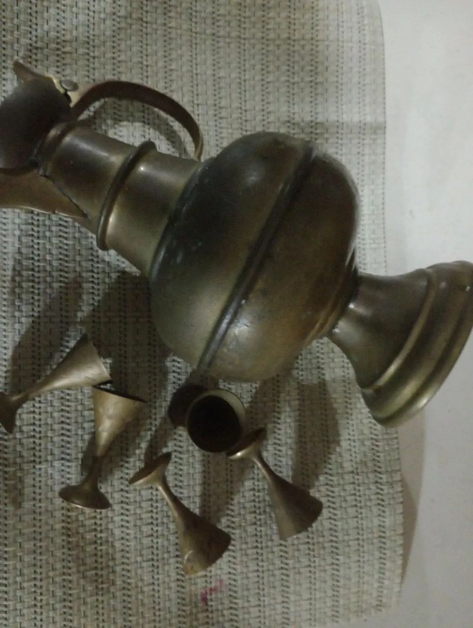 Jarra e taças antigas de bronze - Colecionador - Foto 3