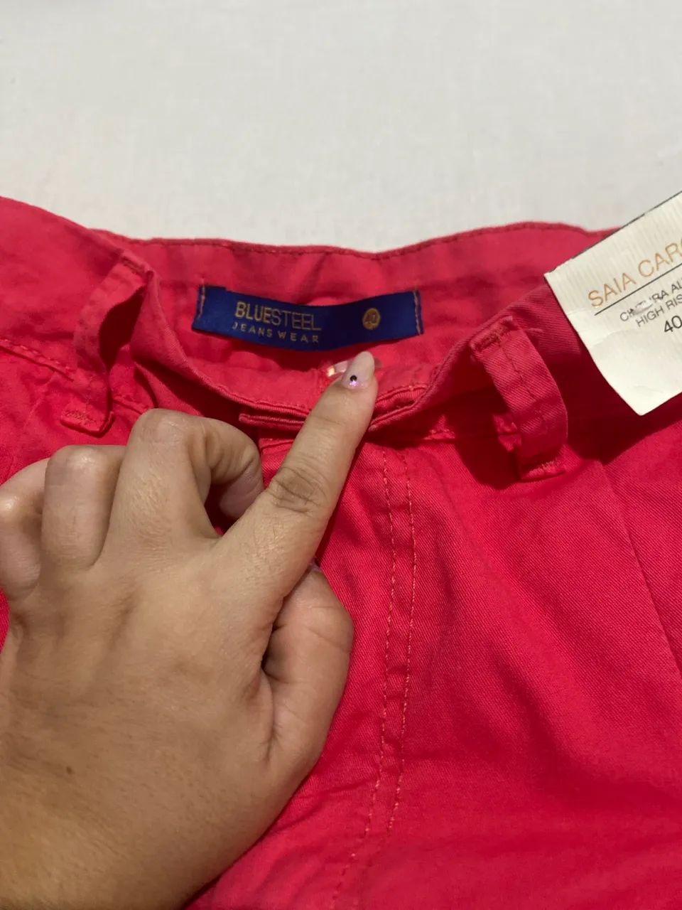 Saia cargo vermelha 