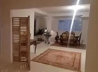Casa em Setúbal para residência ou ponto comercial. Com piscina, três pavimentos e semimob