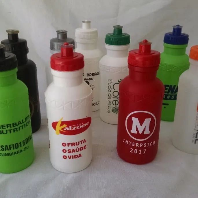 Garrafas de água personalizadas para festa - Foto 5