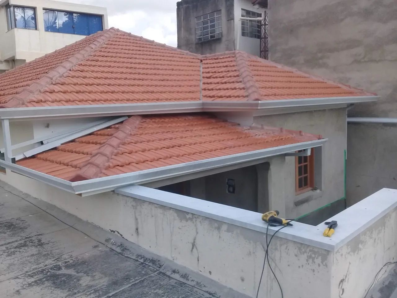Instalação e Manutenção de Calhas, Rufos, Pingadeiras e Telhado em Geral - Foto 2