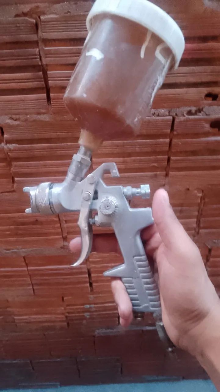 Pistola de Pintura Profissional com Reservatório