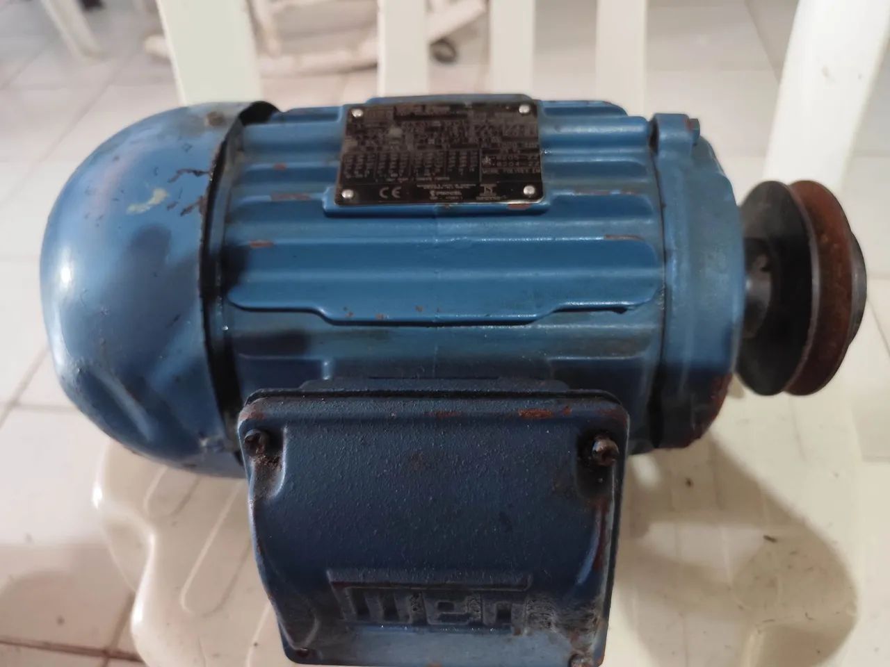 Motor trifásico 3cv 4polos com polia weg - Foto 2