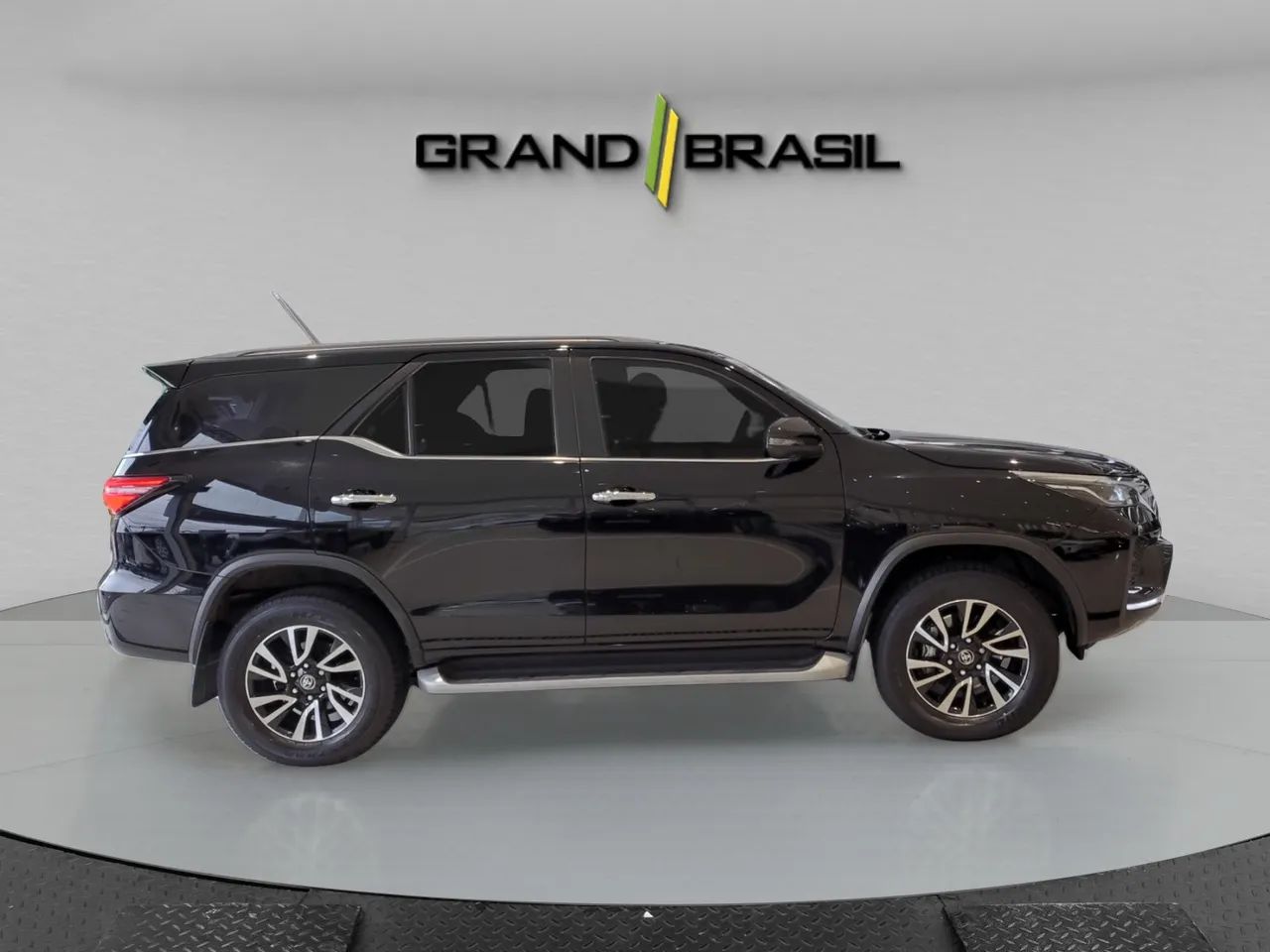 Toyota SW4 SRX 2.8 Turbodiesel 4x4 (Aut.) (7 Lugares) - Foto 2
