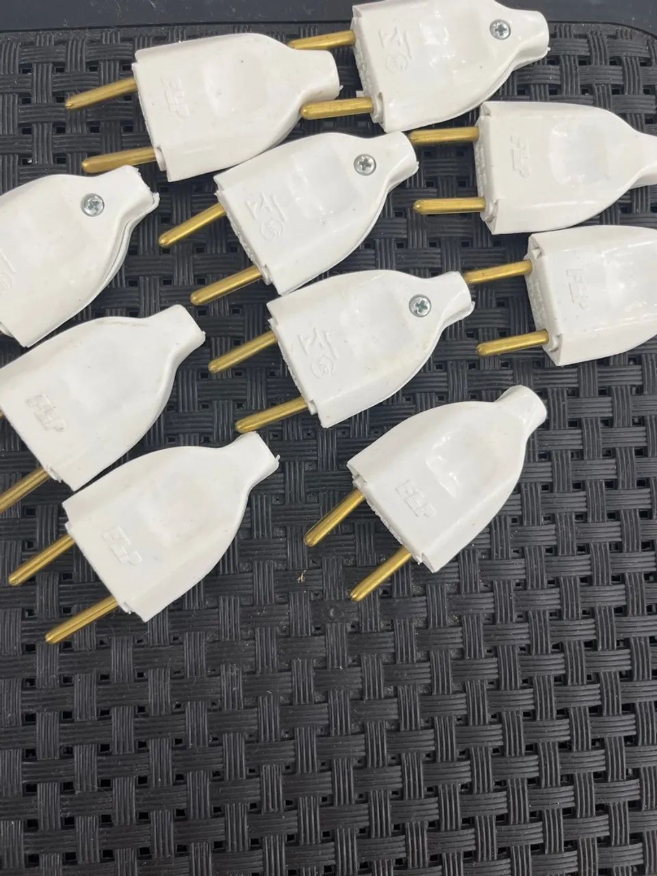 Plugues de Tomada 2 pinos