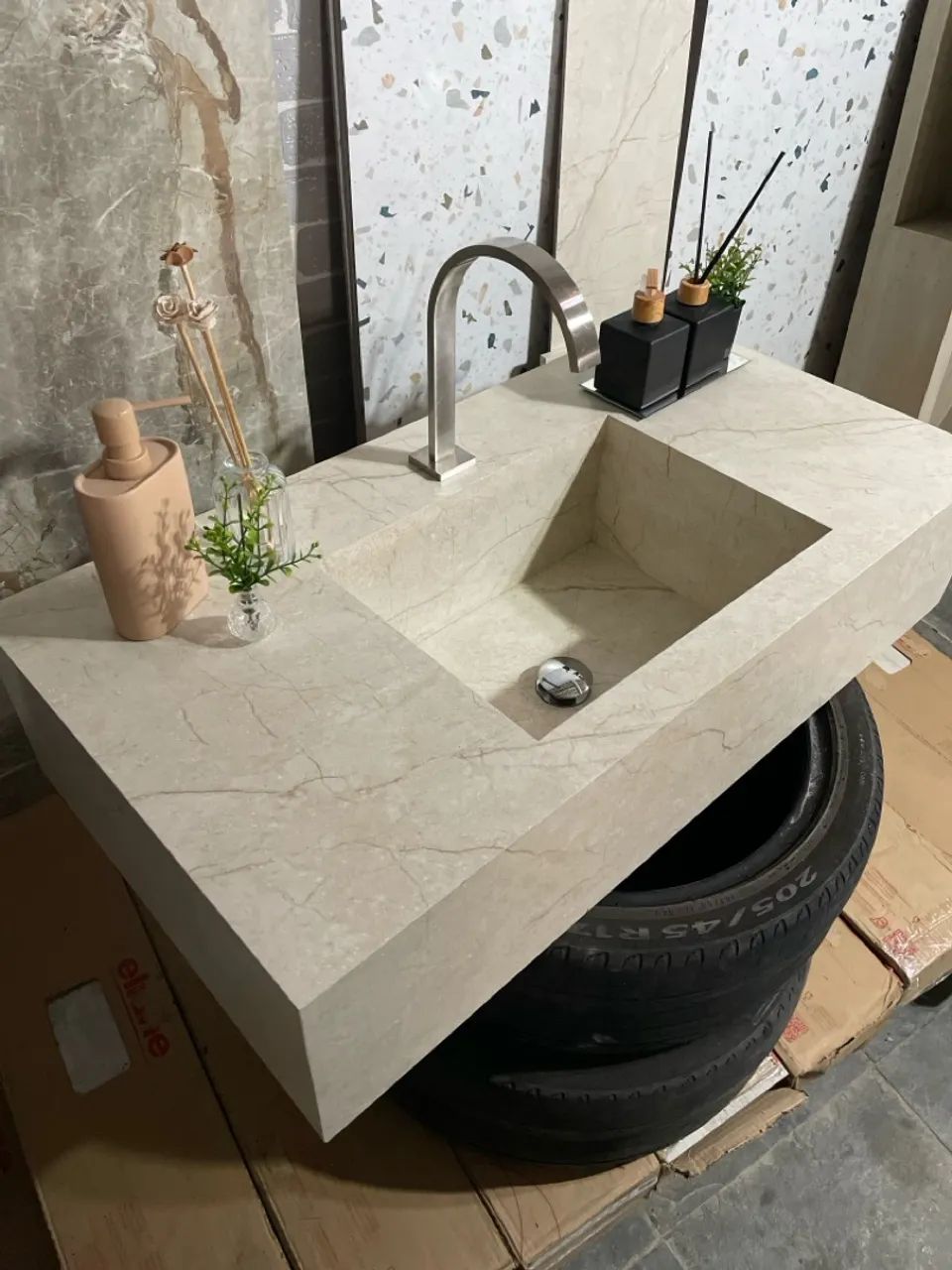 Cuba de pedra com design moderno64706690248450124