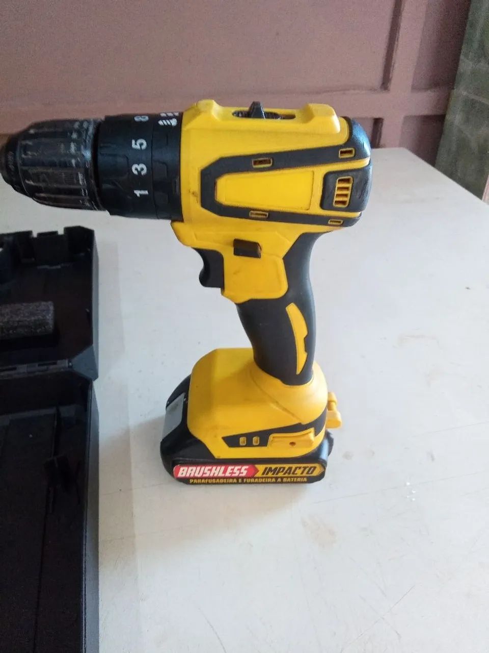 Parafusadeira 2 baterias 21v brushelles conservada show leia descrição 