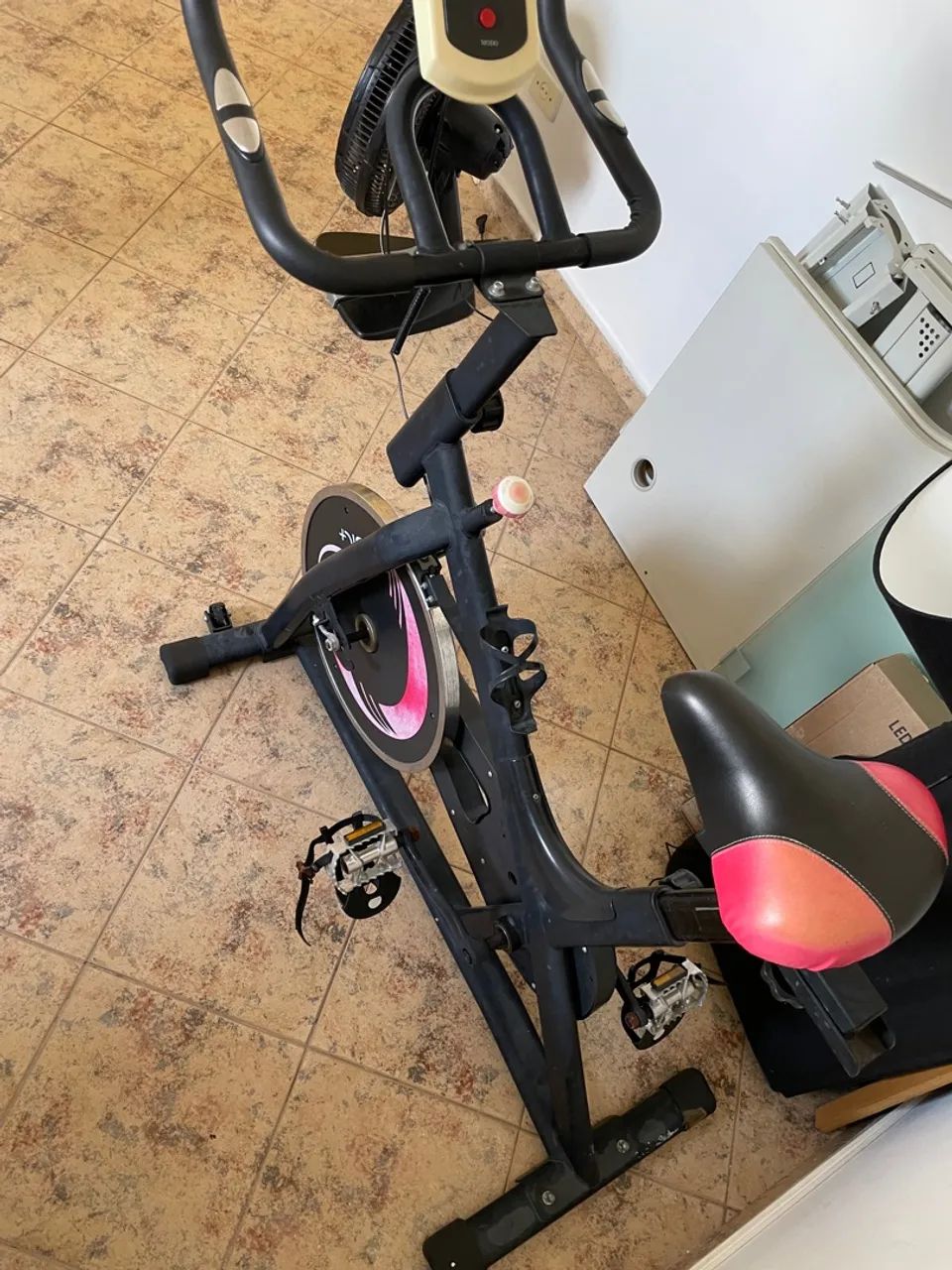Bicicleta ergométrica para exercícios em casa - Foto 2