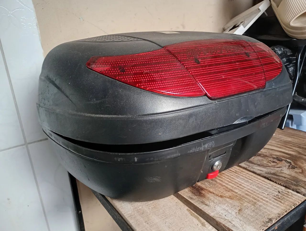 Baú para Moto com Luz de Freio Integrada - Foto 3