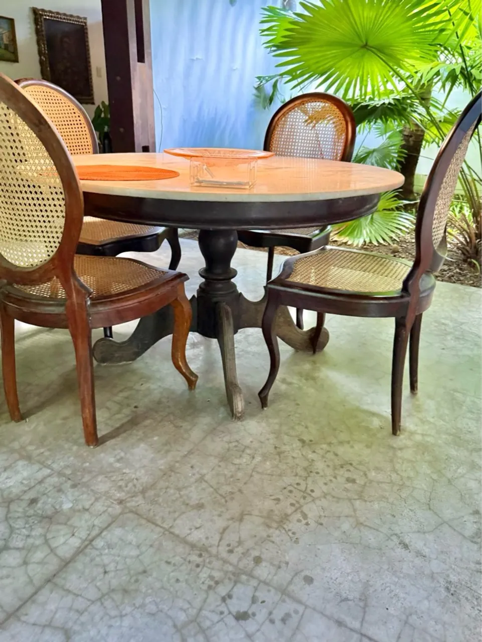 Mesa de jantar em Jacarandá com tampo em mármore