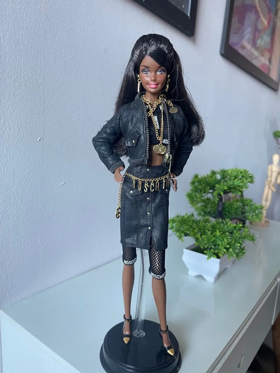 Barbie Moschino Negra 
