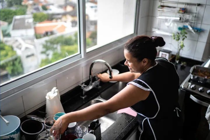 Vaga para Empregada Doméstica em Vicente Pires, 2.000,00 - carteira assinada