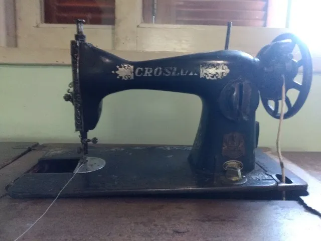 Máquina De Costura Antiga