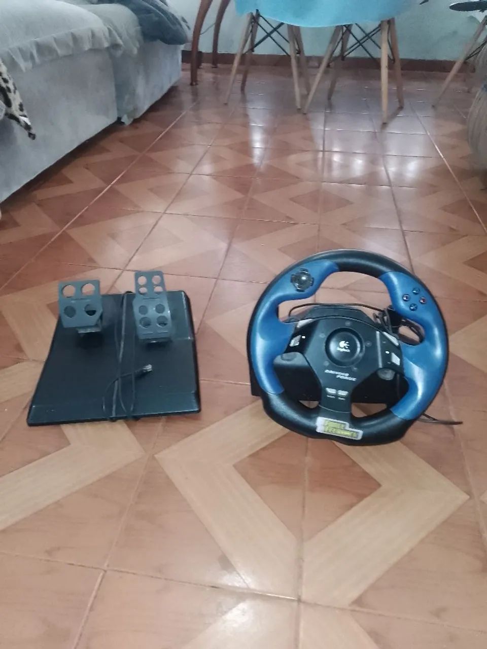 Volante Logitech Driving Force para Consoles - Foto 3
