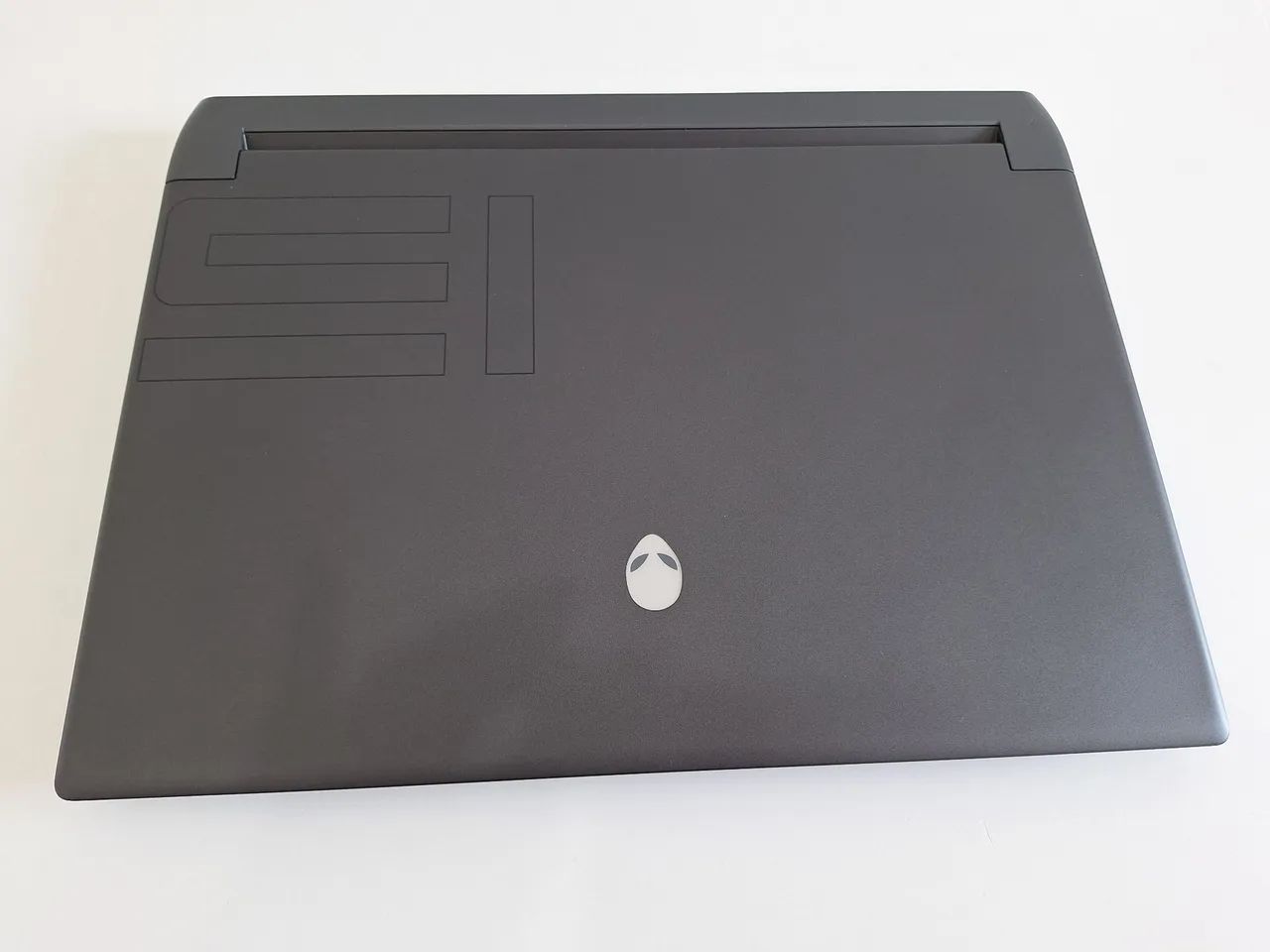 Alienware M15 R7  - Foto 2