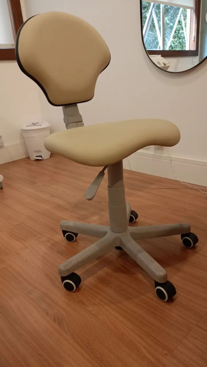 Cadeira odontológica Gnatus com equipo e compressor - Foto 2