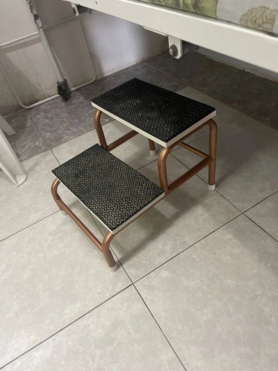 Electric hospital bed