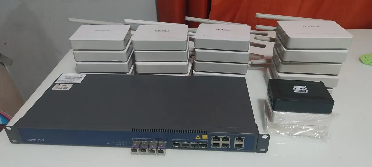 Vendo Olt epon 4 pon com 30 onus com wifi