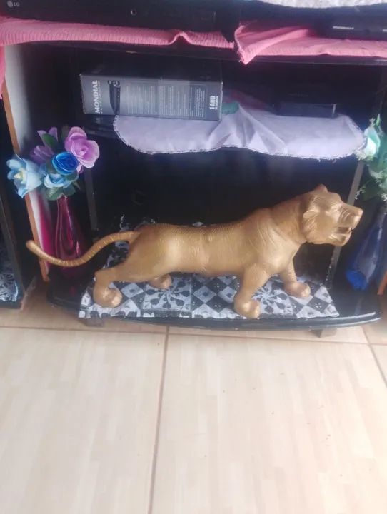 Estátua de tigre Dourada antiga 