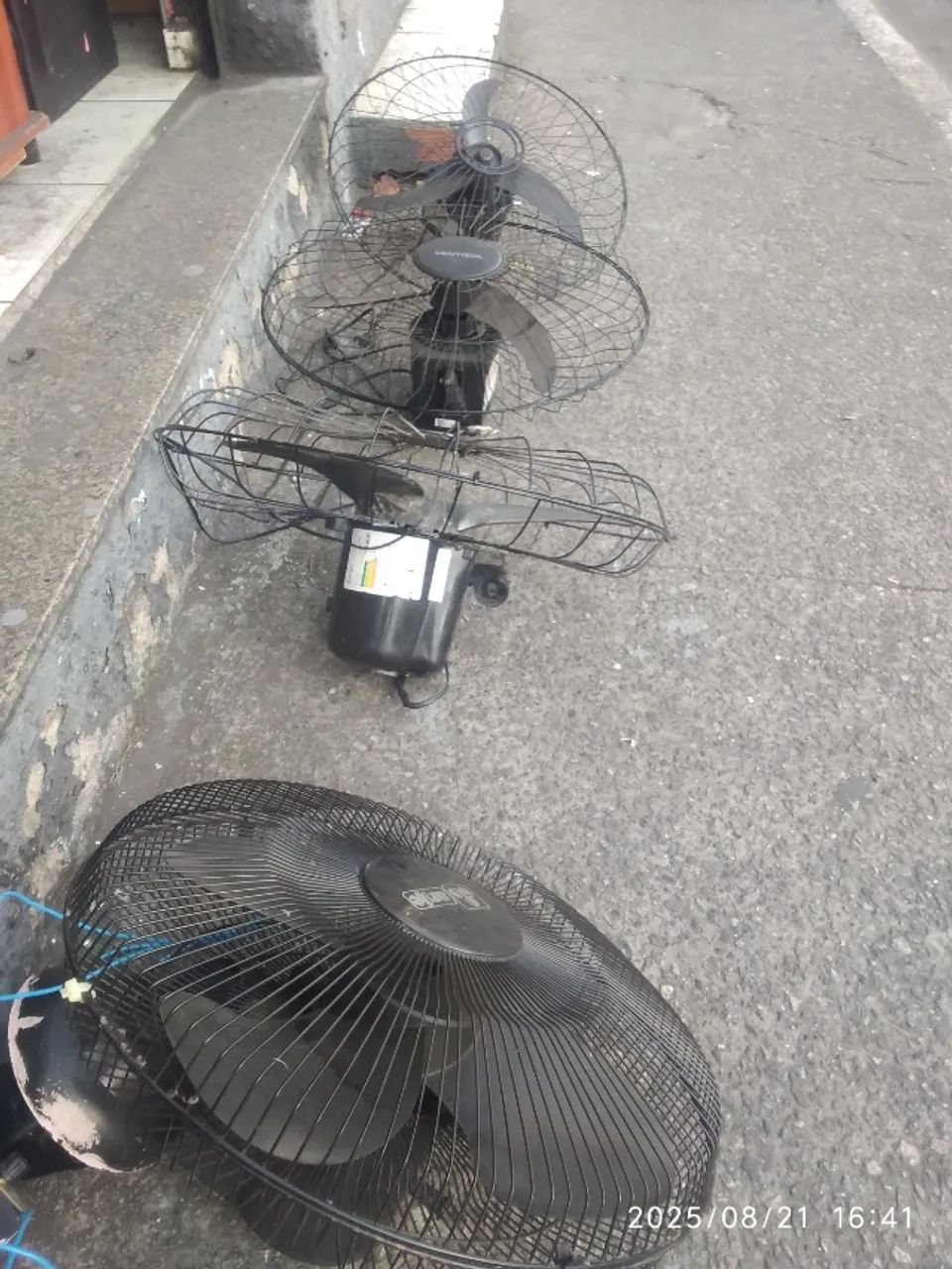 vendo ou troco 4 ventiladores parede