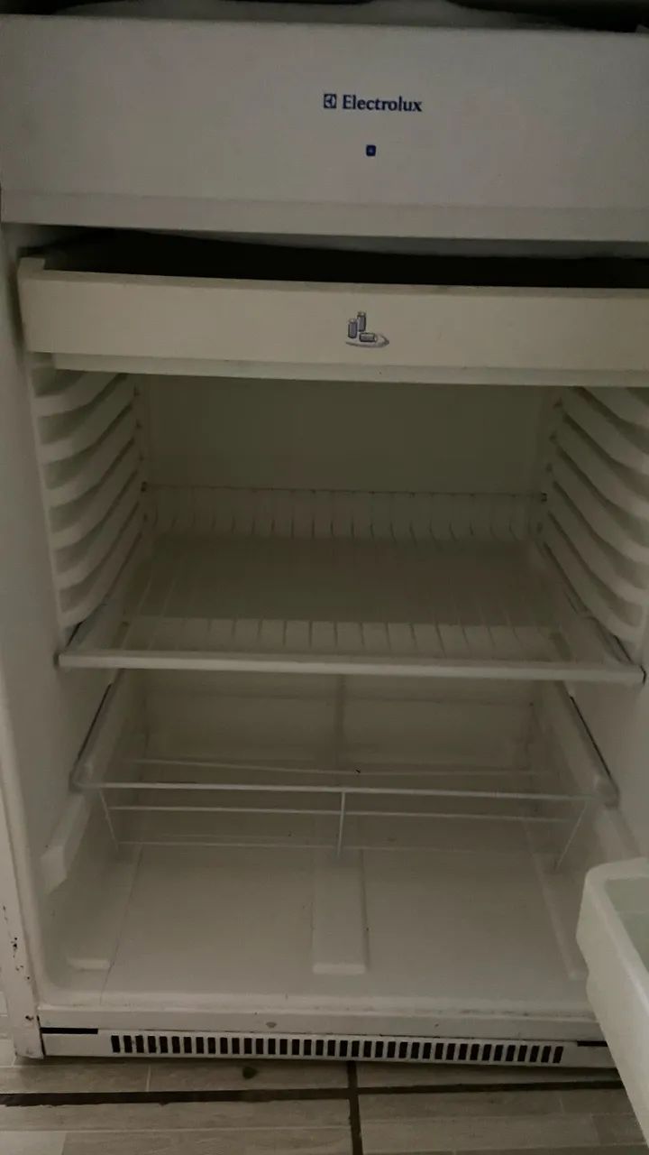 Frigobar Electrolux 135 Litros - Foto 2