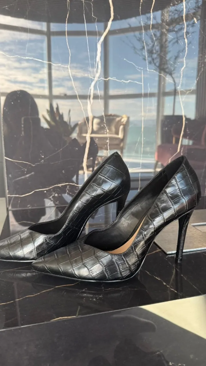 scarpin arezzo no couro croco 36 br