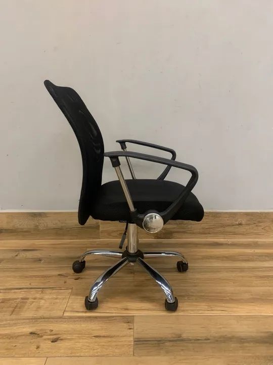 Cadeira de escritório Barcelos Preta - Usada (várias unidades disponíveis) - Foto 2