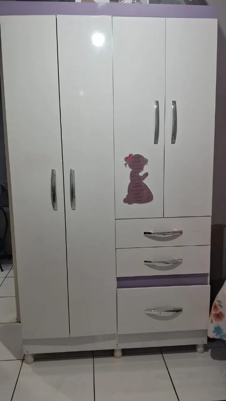 Guarda-Roupa Infantil Branco com Detalhes
