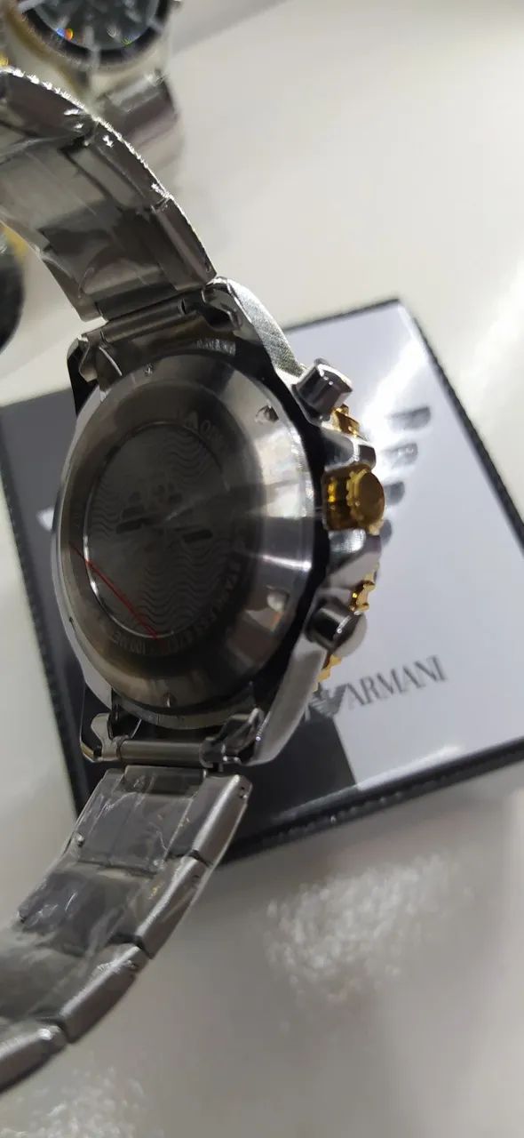 Relógio Emporio Armani fundo verde - Foto 4
