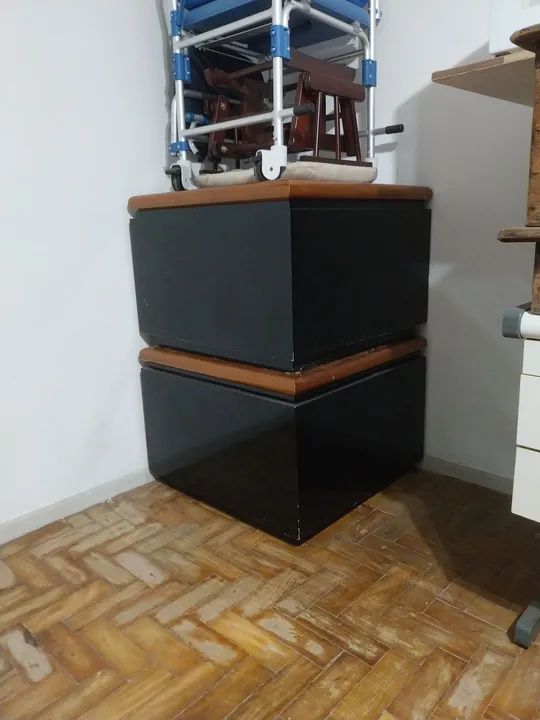 Mesa de Canto em madeira com tampo preto