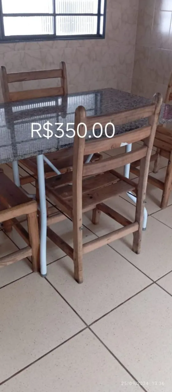 Mesa com 4 cadeiras por R$ 350,00